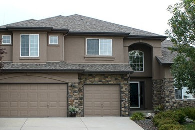 Example of a classic brown two-story exterior home design in Orlando