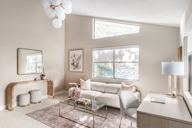 Foto de sala de estar moderna con moqueta y suelo beige