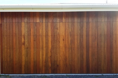 Detailed Timber - Vertical hardwood boards, Flush Finish L18