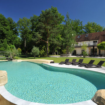 Piscine à débordement