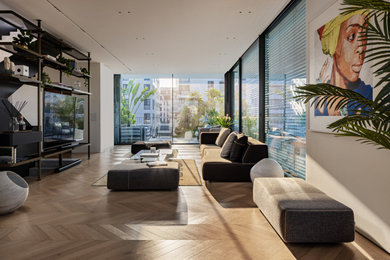 Example of a large minimalist living room design in Tel Aviv