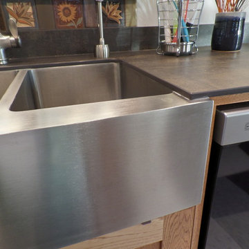 Neolith Iron Moss countertop with undermount farmhouse sink, apron sink