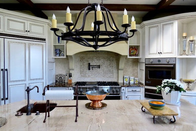 Example of a tuscan home design design in Los Angeles