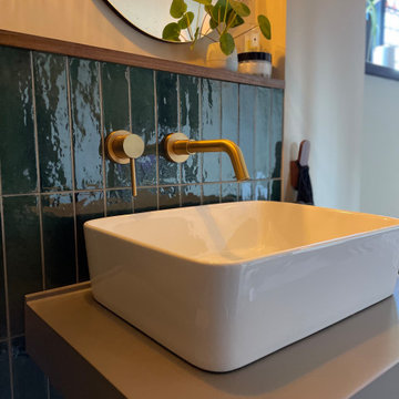 Wall mounted sink
