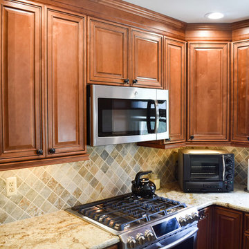 Langhorne Traditional Raised Maple
