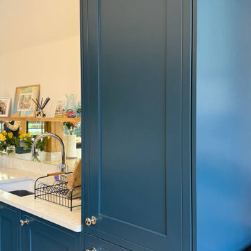 Blue & Oak Traditional Kitchen in Finchampstead
