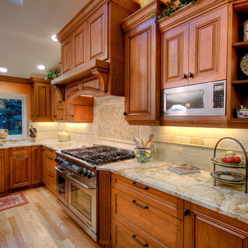 Traditional Style Kitchen Cabinets