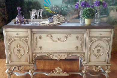 Example of a classic dining room design in Denver