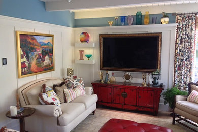 Arts and crafts living room photo in Orange County