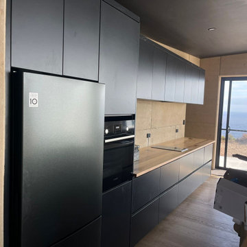 Tall Appliance Pantry Wall – Integrated Fridge & Built-In Oven Cabinet Stack