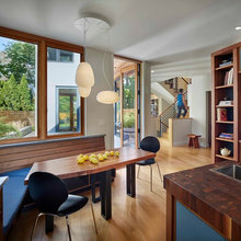 Side coutyard or just side recessed area