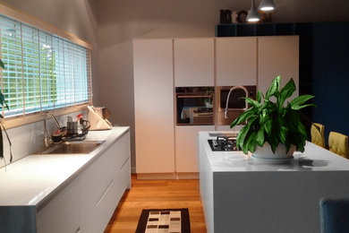 Immagine di una cucina minimalista