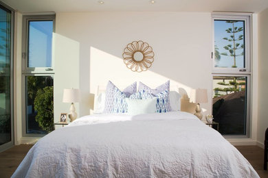 Inspiration for a modern home design remodel in Los Angeles