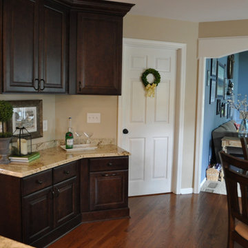 benjamin moore white dove trim and ceiling, colonial cream granite, maple cabs