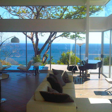 Modern home overlooking the Pacific ocean