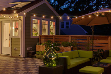 Example of a classic patio design in Boston