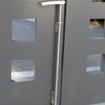 24-in Brushed Stainless Steel Contemporary Cane Bolt on Double Gate