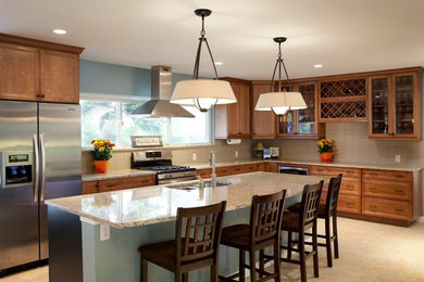 Kitchen - traditional kitchen idea in St Louis