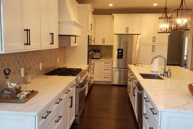 Kitchen - modern kitchen idea in DC Metro