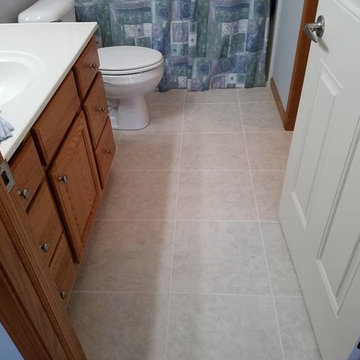 Traditional Bathroom Ceramic Tile in Davenport, IA