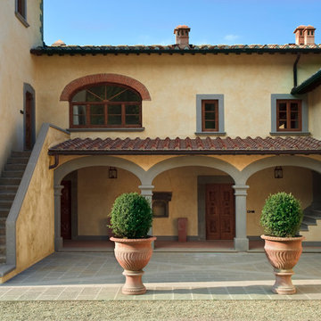 Cortile e loggiato della Villa