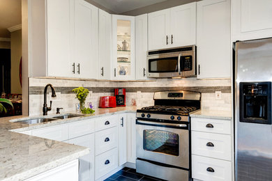 Example of a mid-sized transitional u-shaped porcelain tile and black floor eat-in kitchen design in DC Metro with an undermount sink, shaker cabinets, white cabinets, granite countertops, multicolored backsplash, marble backsplash, stainless steel appliances, a peninsula and multicolored countertops