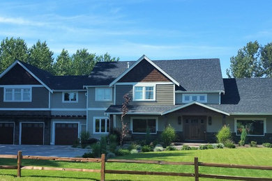 Craftsman exterior home idea in Vancouver