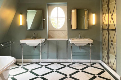 Cette image montre une salle de bain design de taille moyenne avec une douche à l'italienne, un carrelage blanc, du carrelage en marbre, un mur blanc, un sol en marbre, un sol blanc et meuble double vasque.
