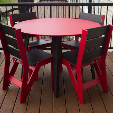 Nexus dining table with 6-Dot dining chairs