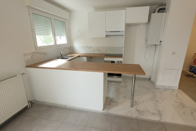 Cette image montre une cuisine traditionnelle.