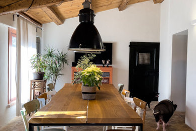 Design ideas for a country dining room in Bologna.
