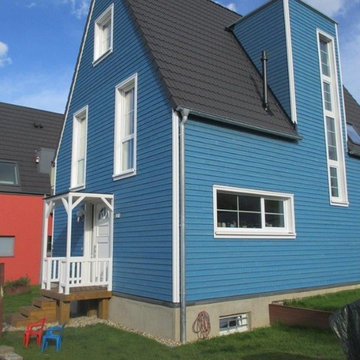 Haus Camen - Einfamilienhaus mit friesenblauer Holzfassade