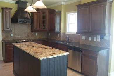 Mid-sized elegant kitchen photo in Atlanta