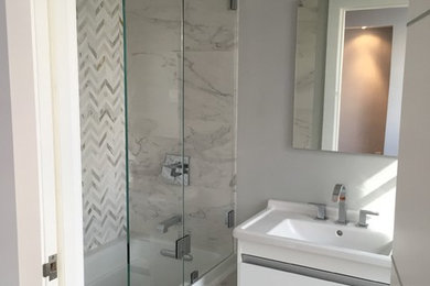 Inspiration for a modern bathroom remodel in New York