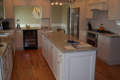 Example of a minimalist kitchen design in Boston