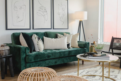 Example of a minimalist living room design in Seattle