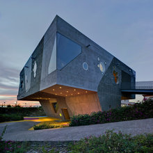Architecture : Explosion de couleurs dans un vaisseau spatial