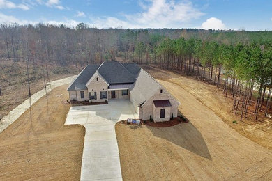 Elegant home design photo in Jackson