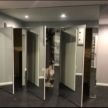 Gym/Mirrored Walls