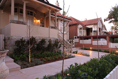 Photo of a modern front yard garden in Sydney.