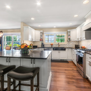 Perfect for entertaining with a lot of natural light