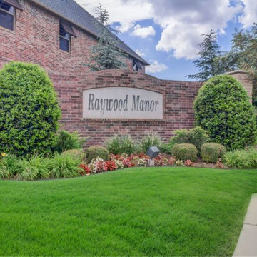 Raywood Manor - Entrance / Fountain