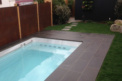 Inspiration for a contemporary pool in Geelong.