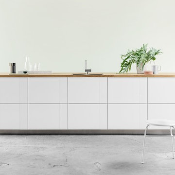 HLA Design Weiß lackiert mit ebenfalls Weiß lackierten Edelstahlapplikationen un