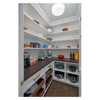 Wilmette Kitchen Pantry Transitional Kitchen Chicago By Benvenuti And Stein Houzz