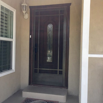 Swinging screen doors