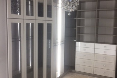 Inspiration for a transitional closet remodel in New York