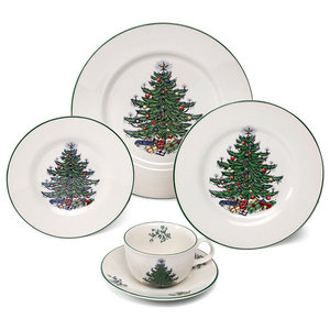 Set Of 4 Cuthbertson AMERICAN CHRISTMAS TREE Dinner Plates Holiday Dishes