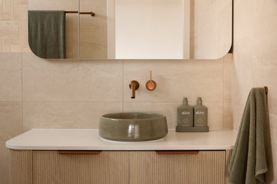 Design ideas for a contemporary bathroom in Melbourne.
