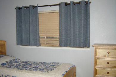 Example of a transitional home design design in San Diego